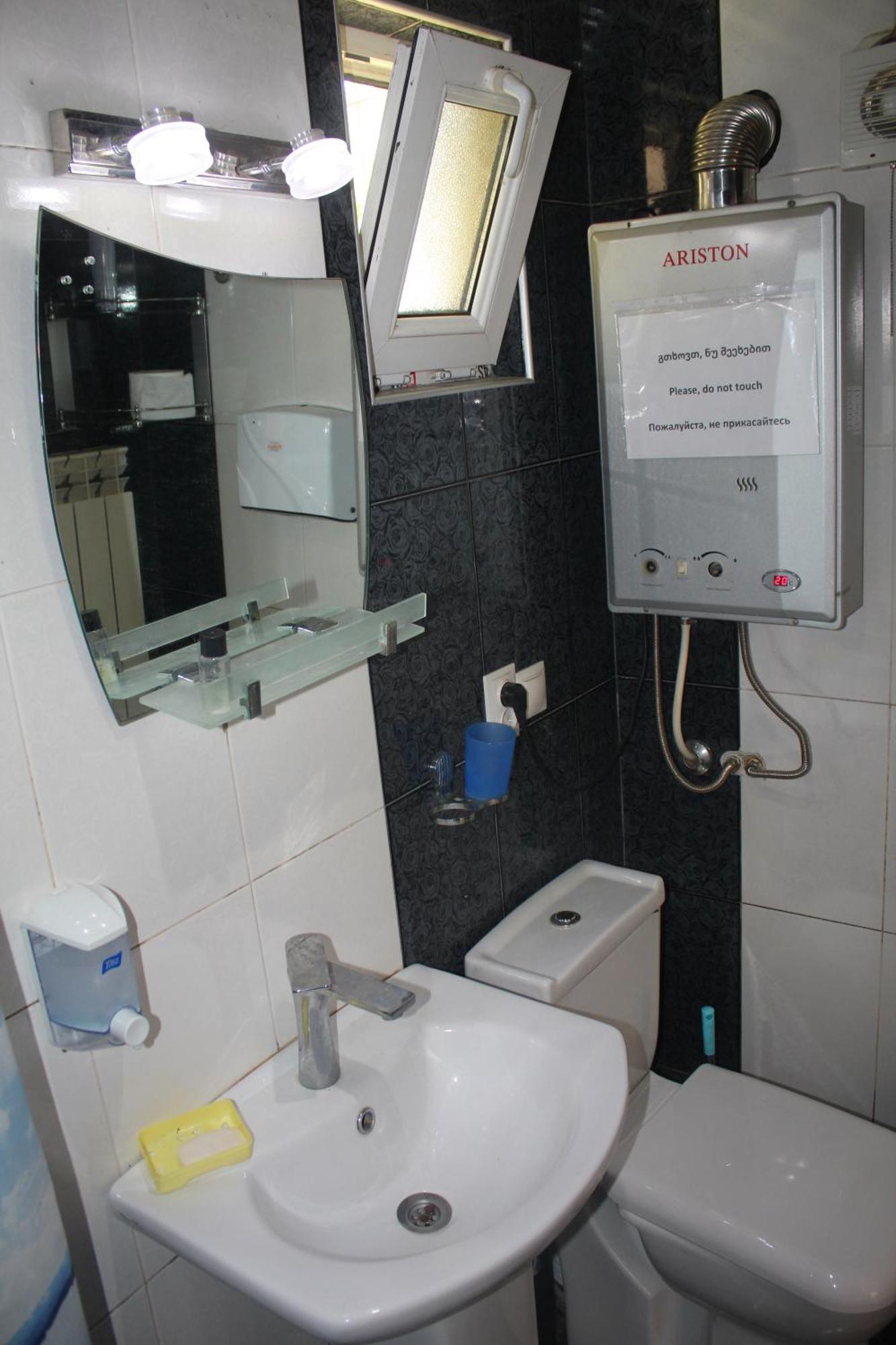 Guesthouse Levani Гори Экстерьер фото
